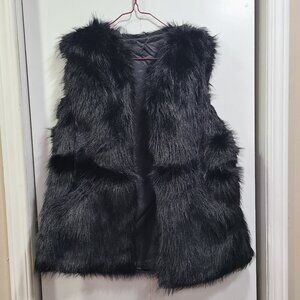 NWOT Black Faux Fur vest, really soft , Sleeveless, front pockets